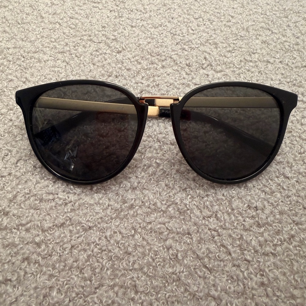 🖤 Versace Black & Gold Cat Eye Sunglasses – Model 4366 - Picture 4 of 8
